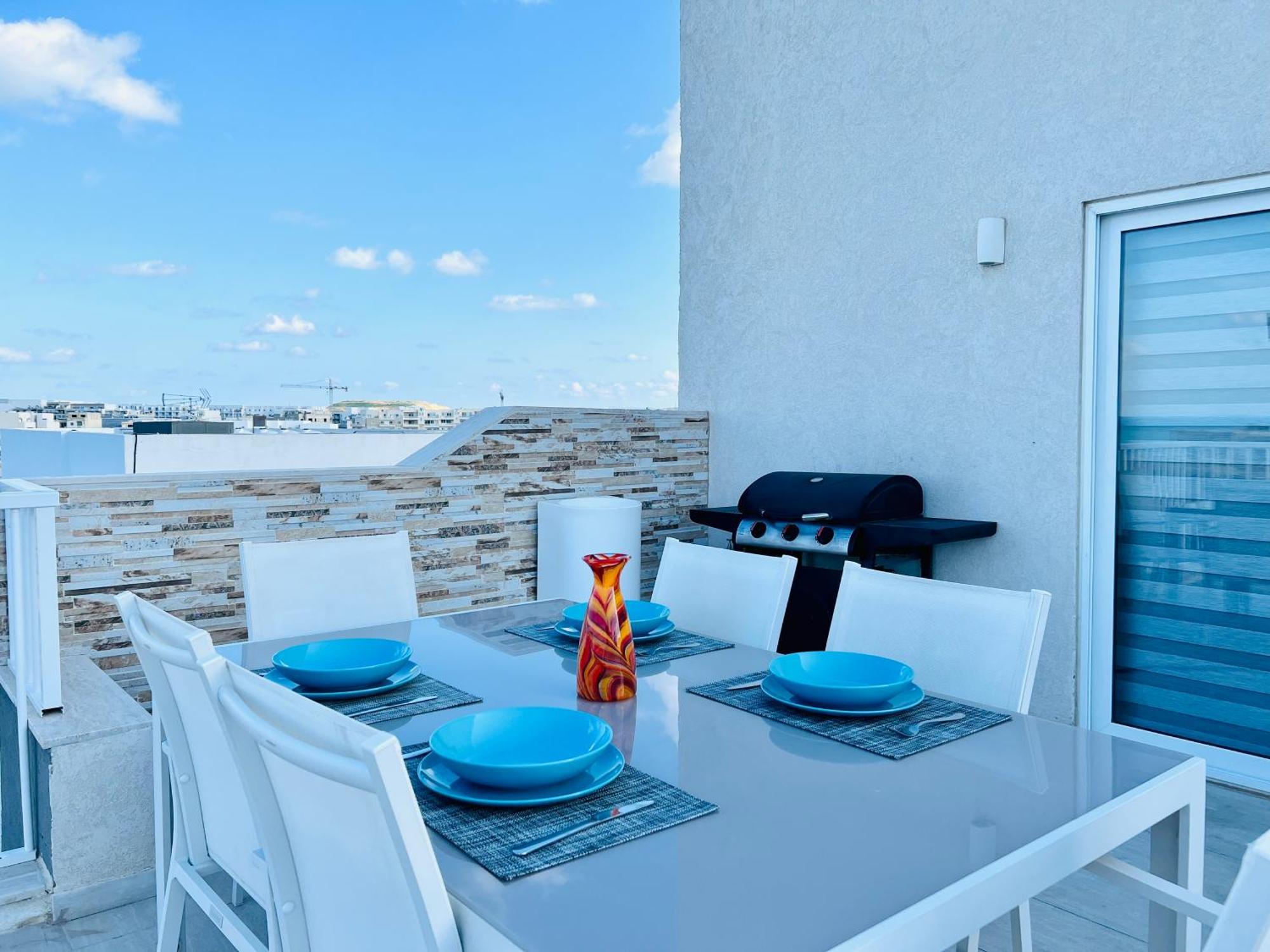 Poseidon Court Penthouse Superior Apartment St. Paul's Bay Bagian luar foto